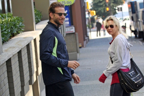 Is renee zellweger dating bradley cooper
